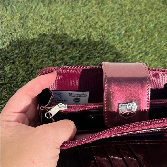 Loungefly Hello Kitty Wallet - Picture 6 of 8